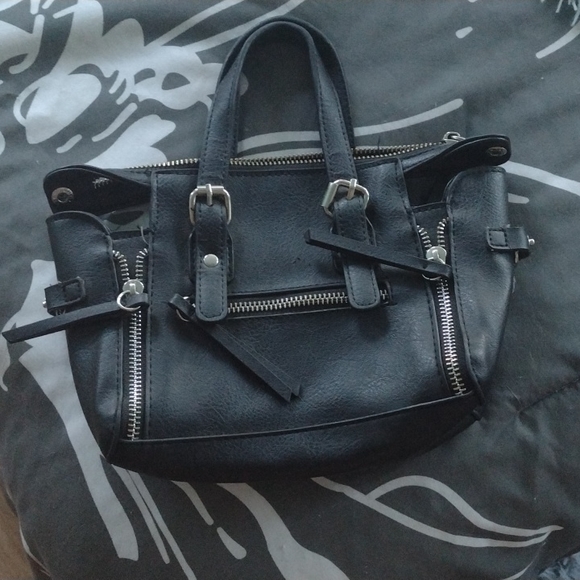 Purs - Picture 1 of 4